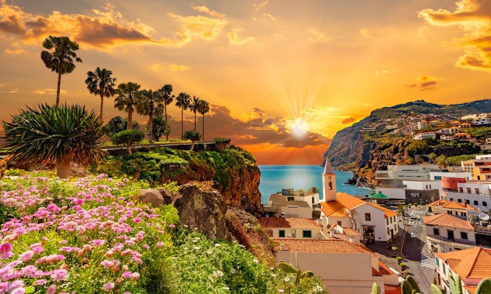 /api/cms/uploads/Madeira858006_min_7642476858.jpg